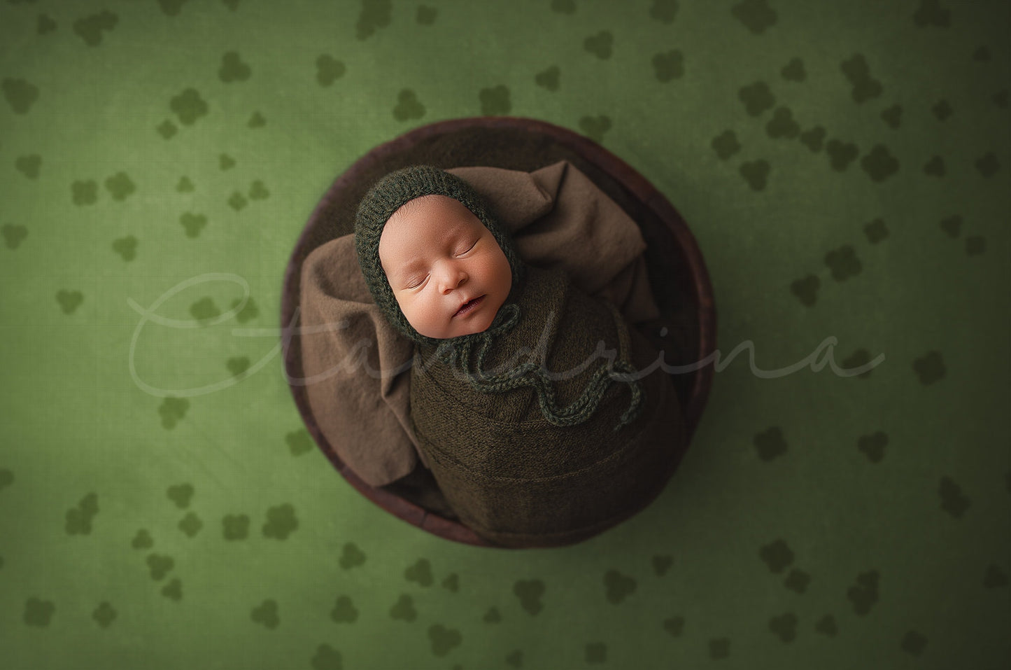 Saint Patrick's Day Newborn Digital Backdrop, Clover Digital Backdrop, St. Patty's Day Newborn Digital Background with sample tutorial!