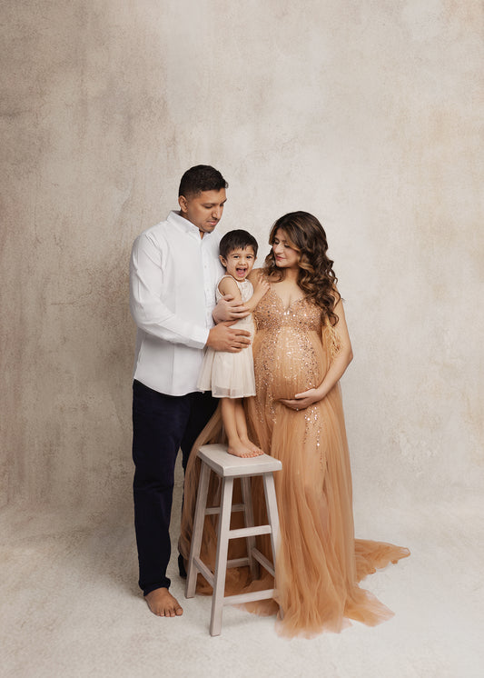 Ways to Include Your Partner or Family in a Maternity Session